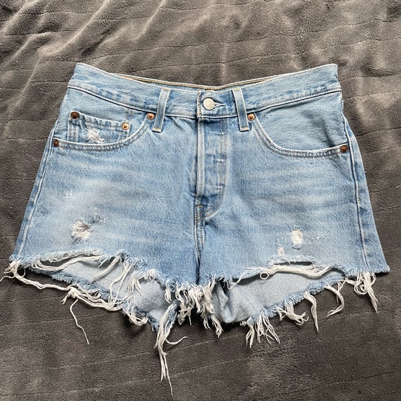 Levi 501 shorts 26 - Picture 1 of 4